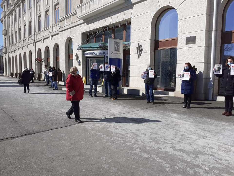 foto: protest horeca la sibiu - „capăt de drum. 120.000 de angajați concediați într-un an”