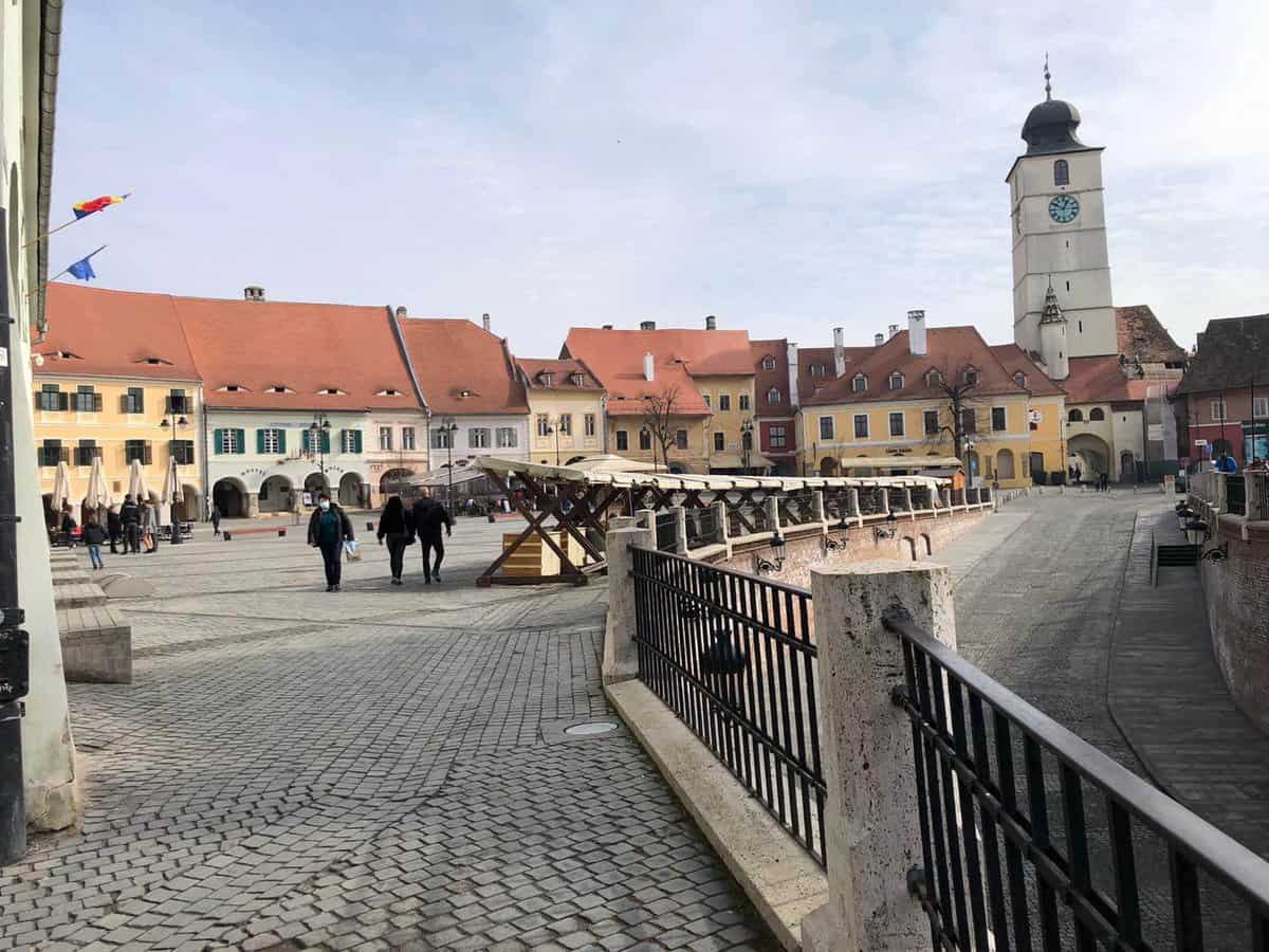 Aproape 2.000 de cazuri covid noi în România, dintre care 37 la Sibiu