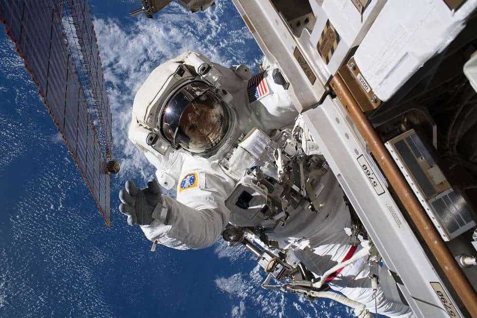 visezi să devii astronaut? agenția spațială europeană recrutează