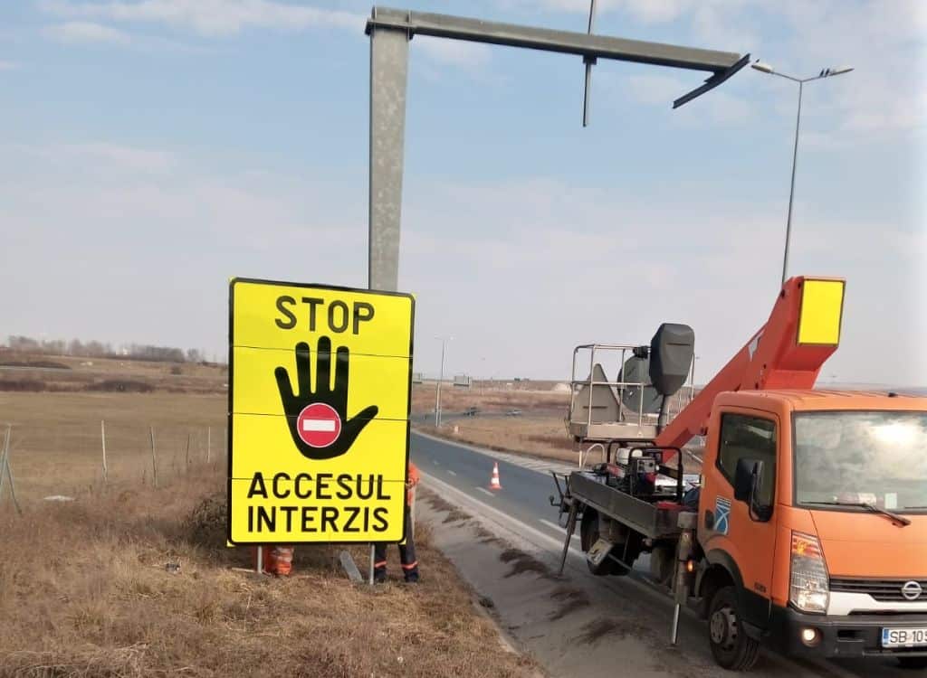 indicatoare noi pe autostradă la sibiu - pentru șoferii care greșesc sensul de mers