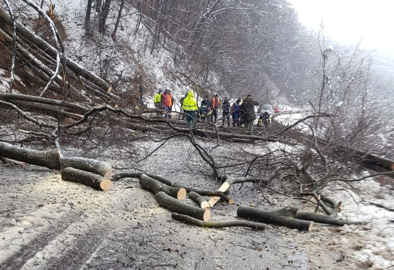 video foto drumul mediaș - sighișoara blocat total - șoferii folosesc rutele ocolitoare