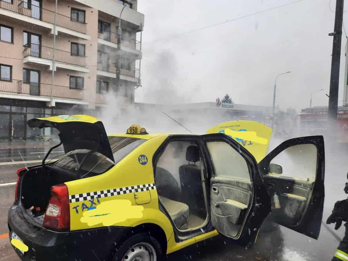 foto: un taxi a luat foc în mers pe șoseaua alba iulia