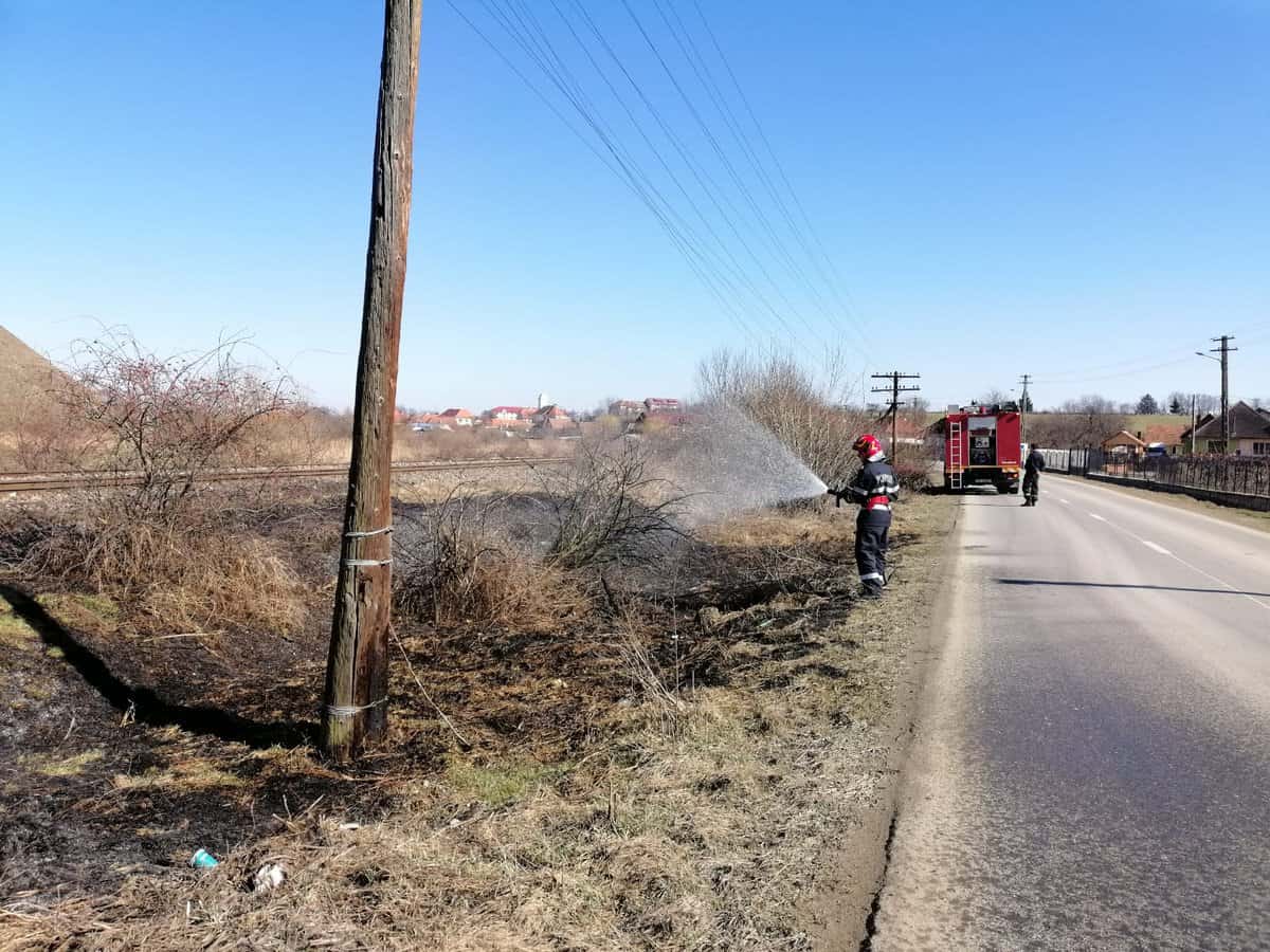 foto: incendiu de vegetație la orlat