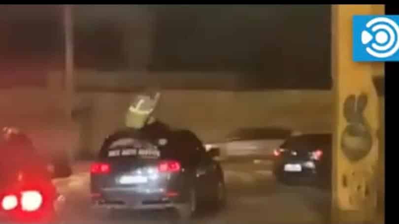 măscăriciul care făcea tumbe pe plafonul mașinii în trafic la sibiu - îl caută poliția