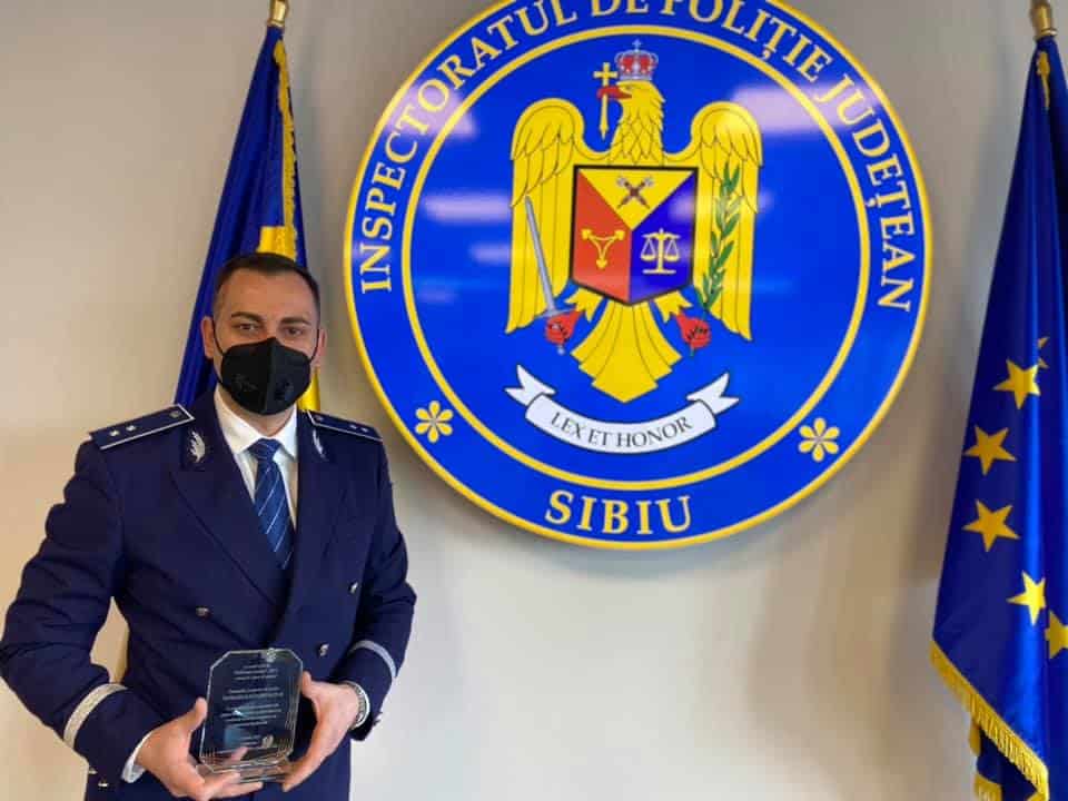 foto: polițiștii anului la sibiu - alexandru talpalaru și paul bud, premiați pentru rezultate deosebite