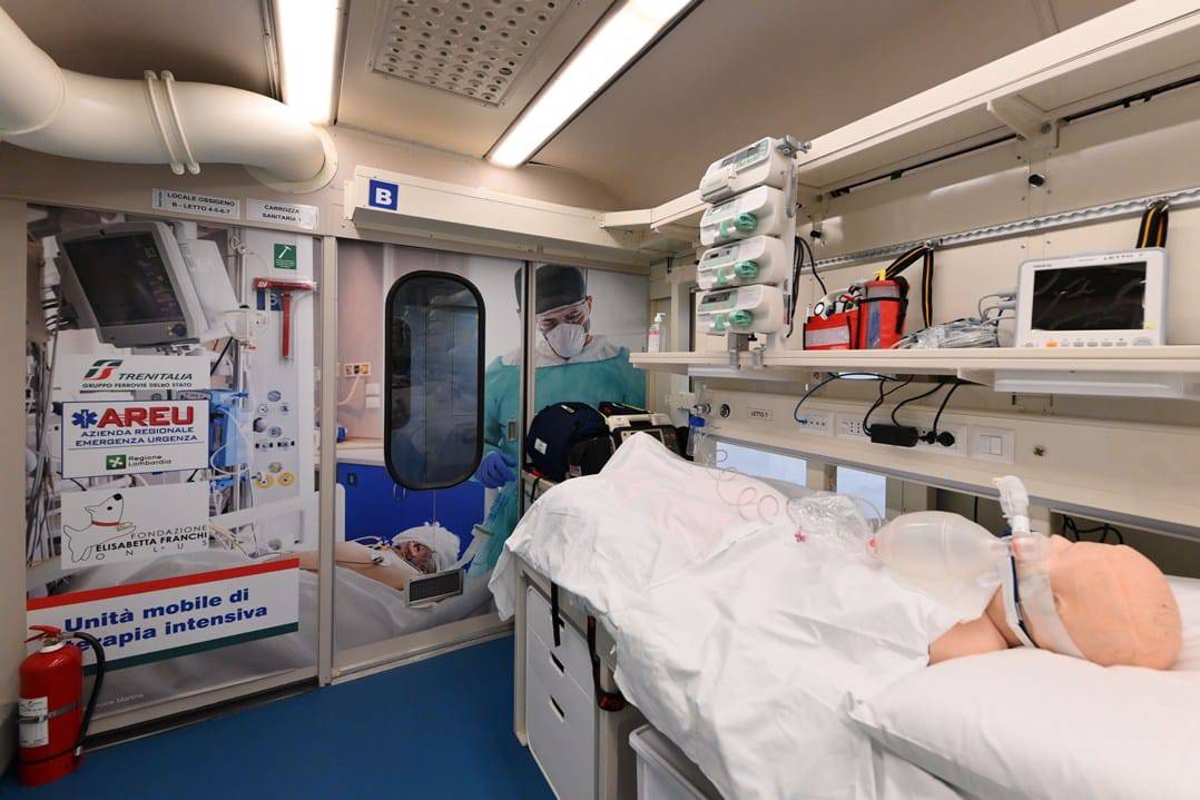 italia a pus pe șine trenul cu terapie intensivă pentru bolnavii covid 19