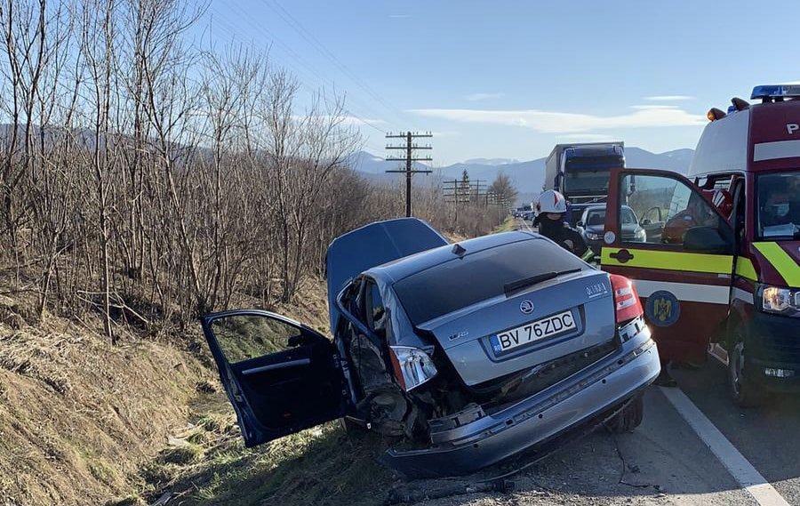 foto - accident cu patru mașini pe dn1 între sibiu și brașov - două persoane rănite