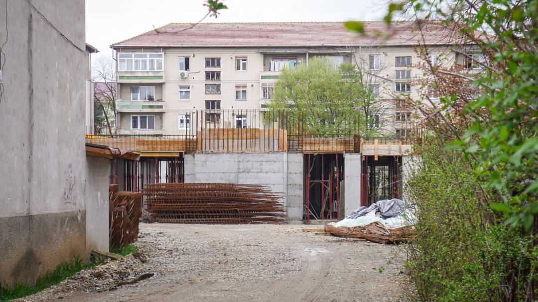 foto probleme la noul corp de clădire al școlii 6 - lucrări sistate din cauza unei erori de proiectare