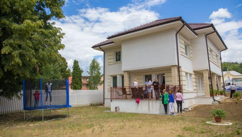consiliul județean construiește la cisnădie o casă de tip familial pentru copii abandonați
