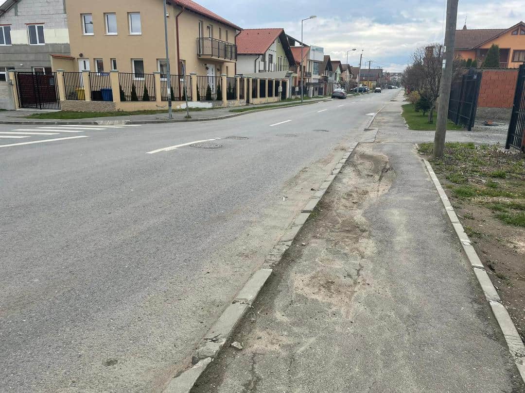 FOTO: Strada Țiglarilor arată ca după război - „Ocolești o groapă și dai într-un canal”