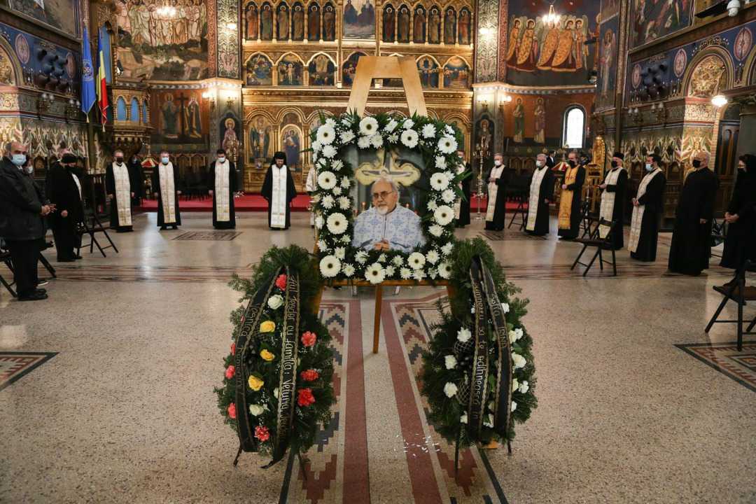 foto: priveghi la catedrala mitropolitană la căpătâiul părintelui ioan ică senior - rectorul ulbs i-a adus un omagiu