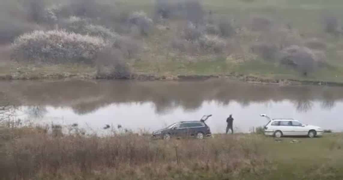 video - doi bărbați pescuiesc ilegal de câteva zile la lacurile șopa