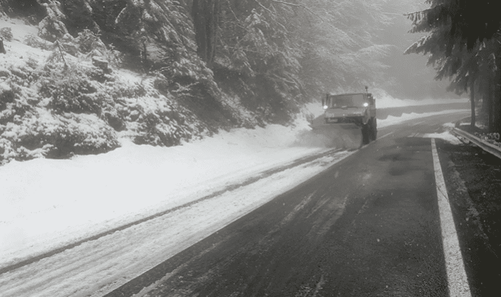video: iarnă în toată regula pe transfăgărășan - drumul e acoperit cu zăpadă