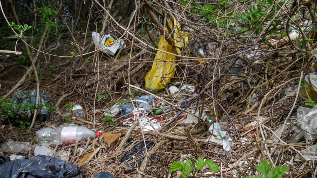 video: maldăre de gunoaie între sibiu și poplaca - zona este “sufocată” de deșeuri
