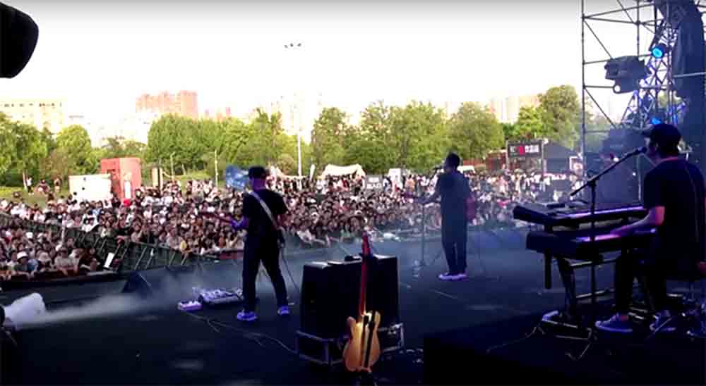 video mii de tineri fără mască la un festival în wuhan - orașul de unde a început pandemia e liber de coronavirus
