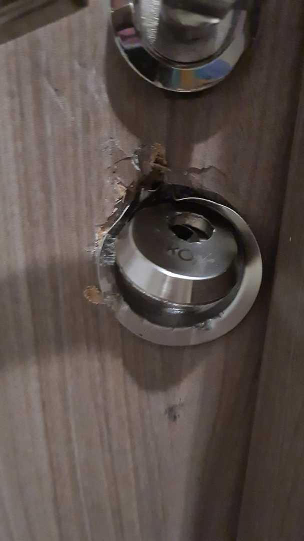 foto: apartament prădat pe doamna stanca - hoții au răvășit totul și au furat bani și bijuterii
