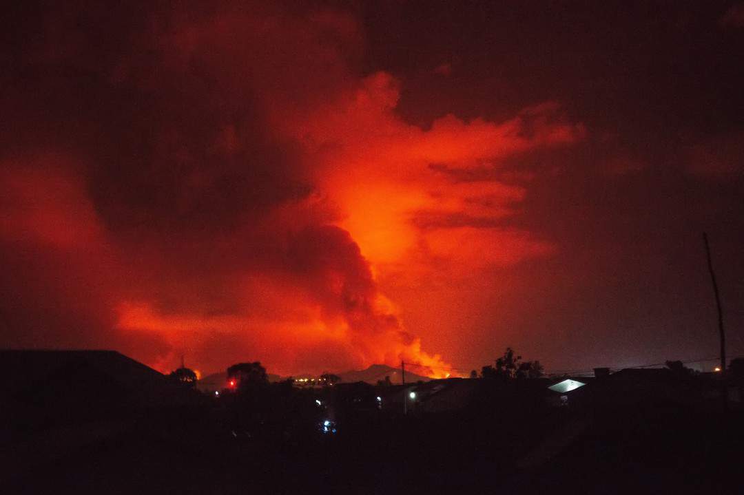 video: un vulcan a erupt în congo - autorităţile evacuează mii de oamenii care locuiesc în apropiere