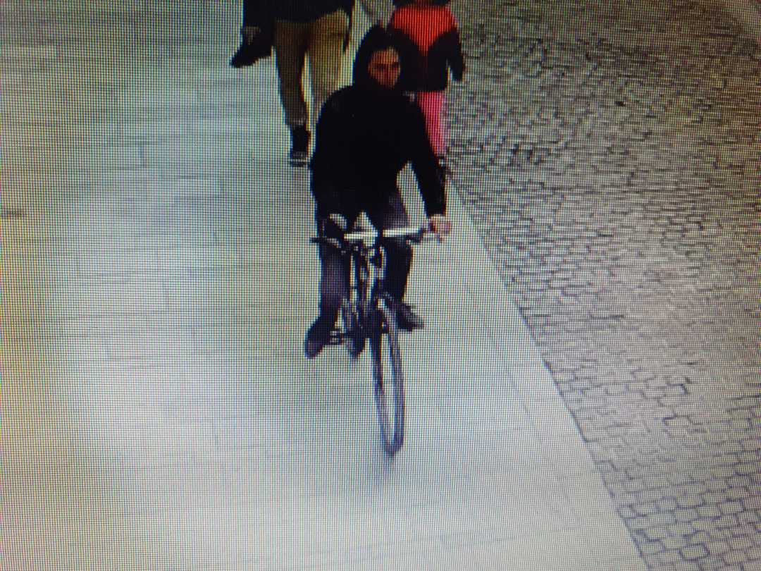 update foto: un sibian a lovit o fetiță cu bicicleta și a fugit - poliția cere ajutor ca să îl prindă
