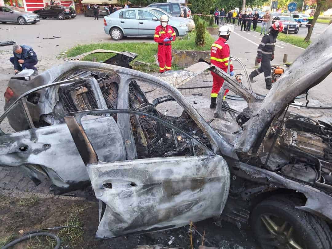mașină incendiată la arad - un om de afaceri local găsit carbonizat în ea
