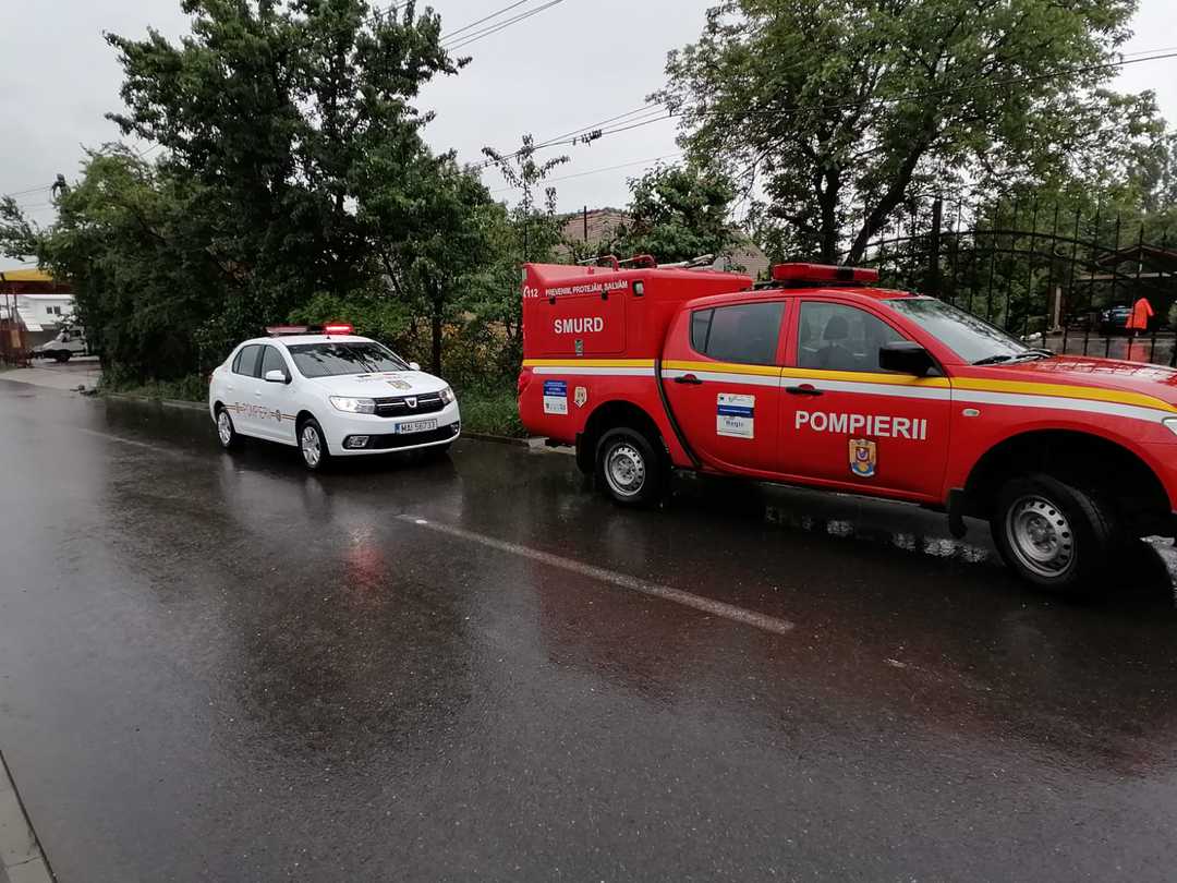 Inundații și copaci căzuți în mai multe localități din județul Sibiu