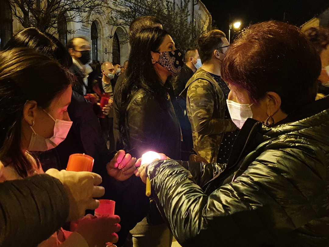 foto: sute de credincioși participă la slujba de înviere la catedrala mitropolitană din sibiu