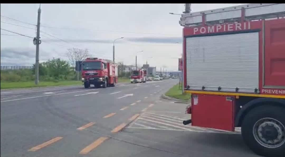 video foto: simulare de incendiu la aeroportul din sibiu - zeci de pompieri la fața locului