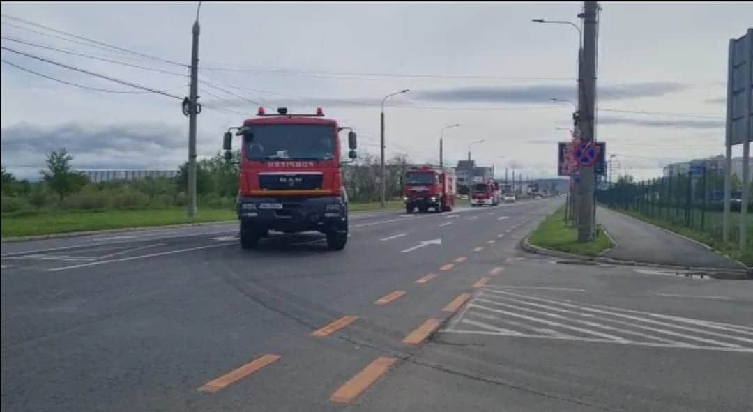 video foto: simulare de incendiu la aeroportul din sibiu - zeci de pompieri la fața locului