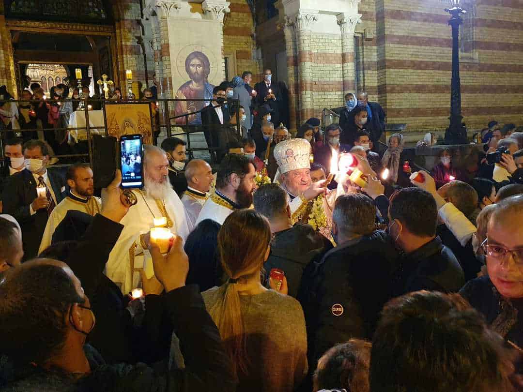 foto: sute de credincioși participă la slujba de înviere la catedrala mitropolitană din sibiu