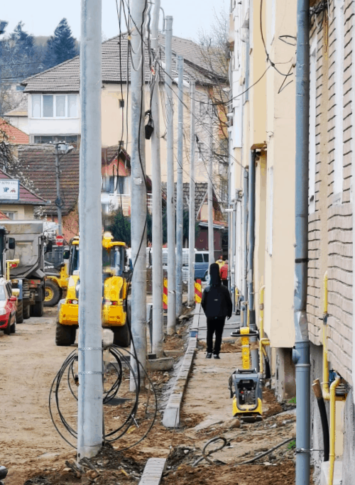 primăria pleacă urechea la plângerile sibienilor - trotuarele de pe strada ștrandului vor fi lărgite