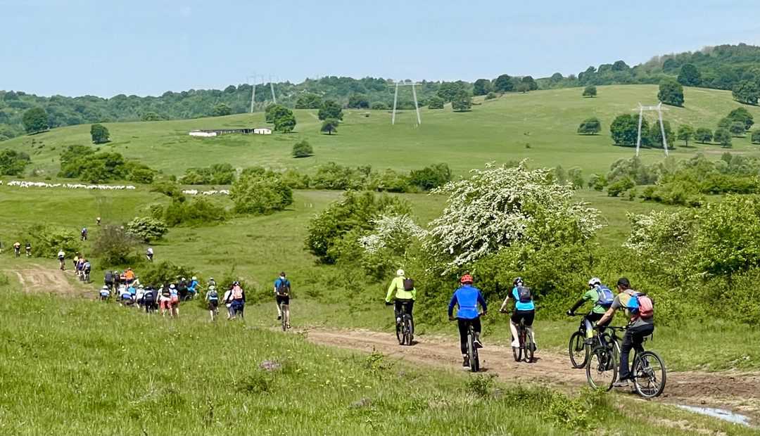 zece ani de ”tură în natură” celebrați printr-o plimbare cu bicicletele prin țara secașelor