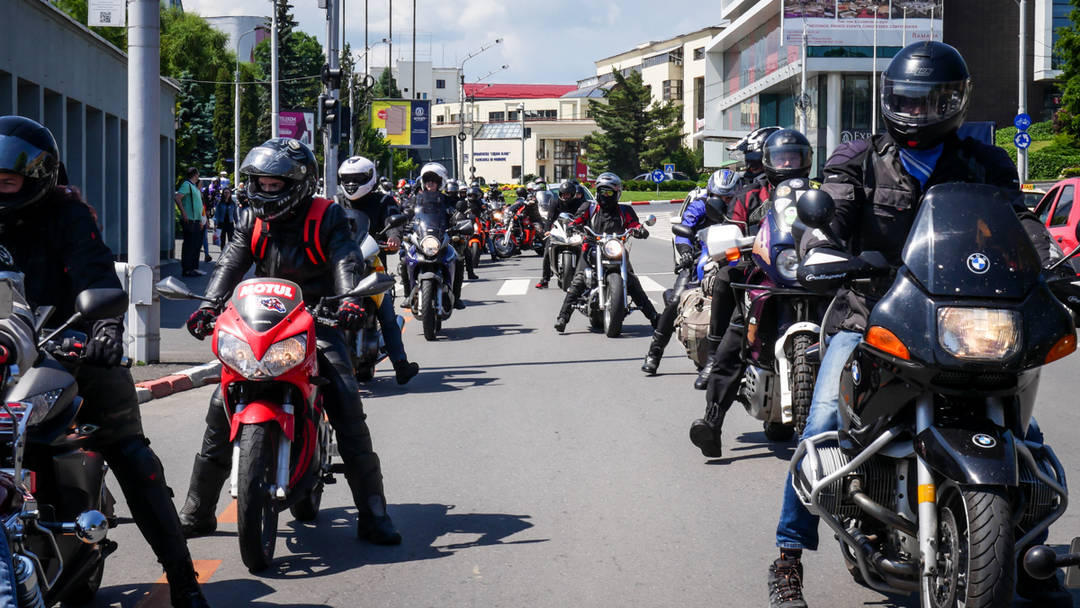 video foto: campanie de conștientizare la sibiu - ”și motocicliștii există în trafic”