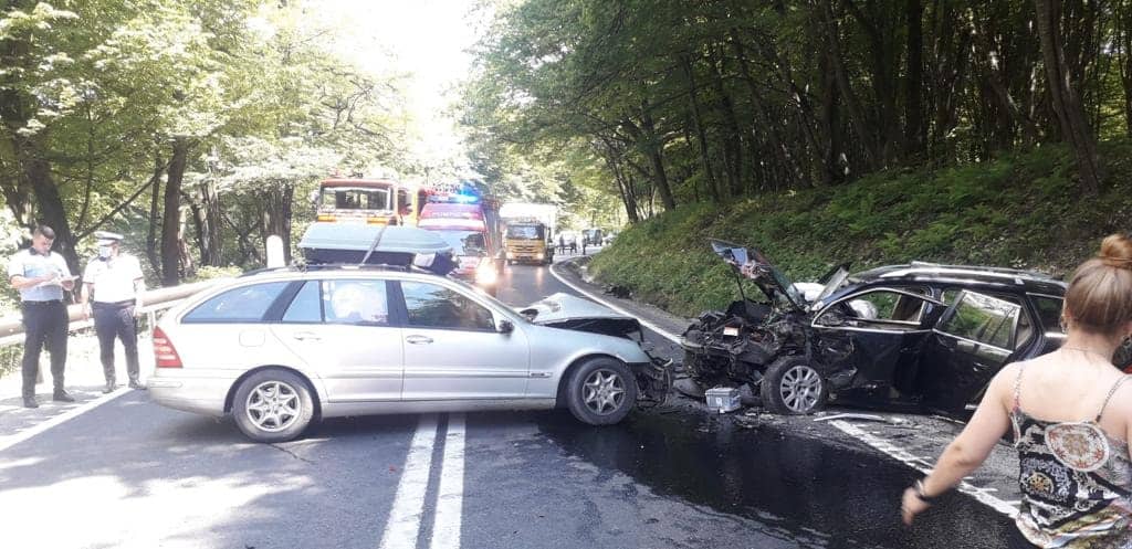 accident la hula bradului - trei femei sunt duse la spital