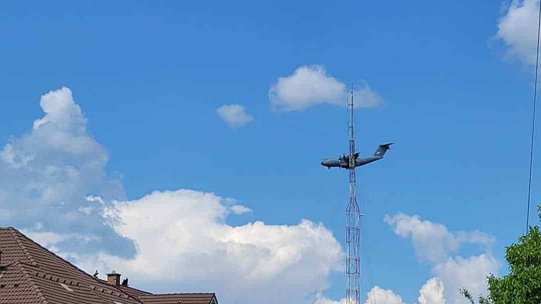 foto: avioane militare aterizează pe bandă rulantă la sibiu - explicații oficiale