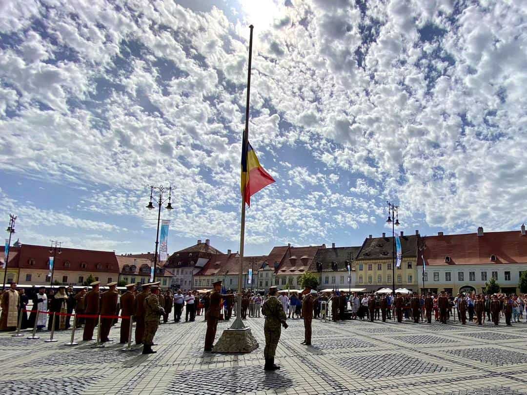 foto ziua drapelului național, celebrată în piața mare