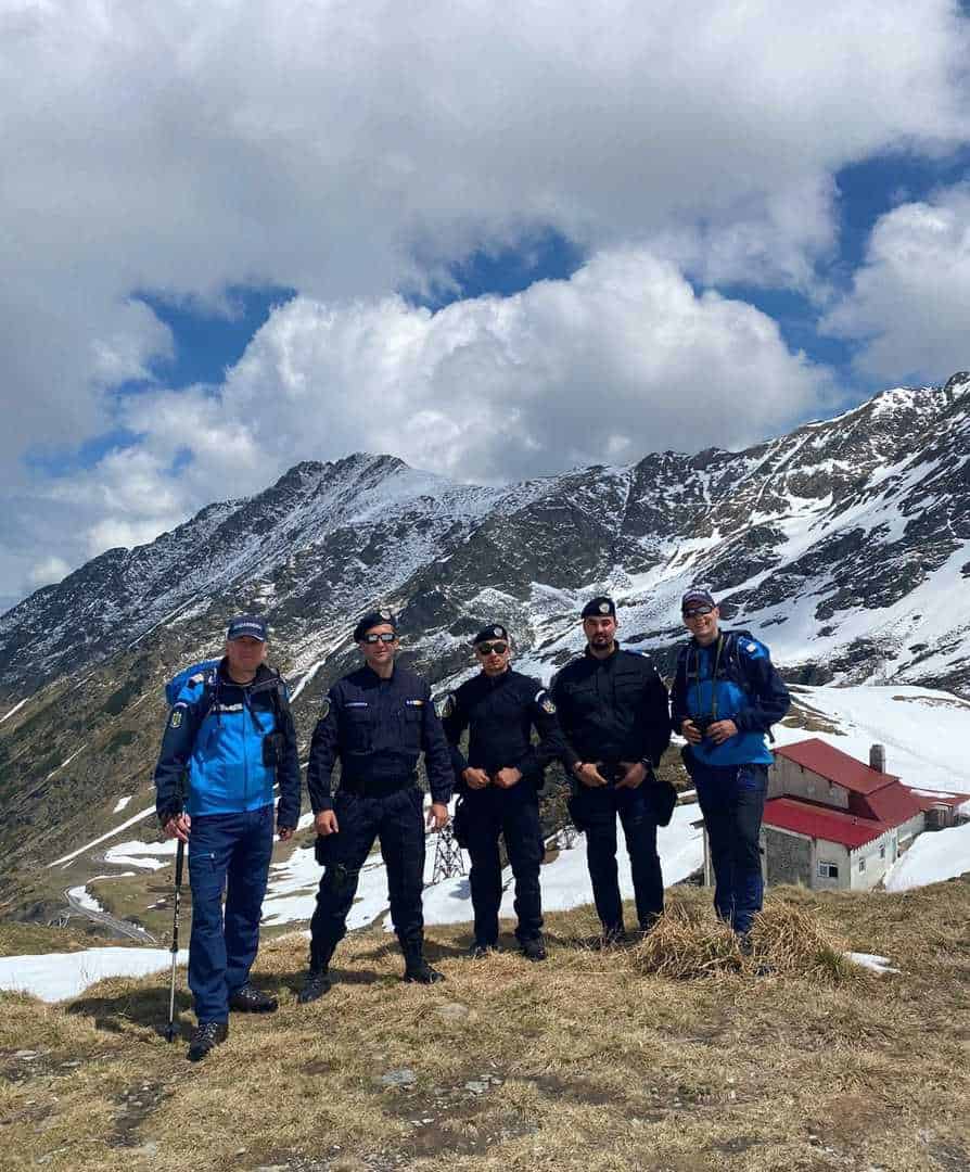 jandarmii montani - „nu distrugeți semnele de orientare turistică de pe trasee”