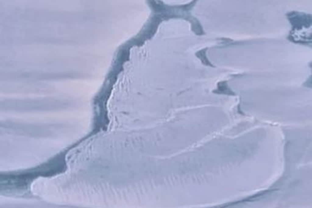 încălzirea globală - un lac antarctic a dispărut brusc lăsând un crater de 80 metri adâncime