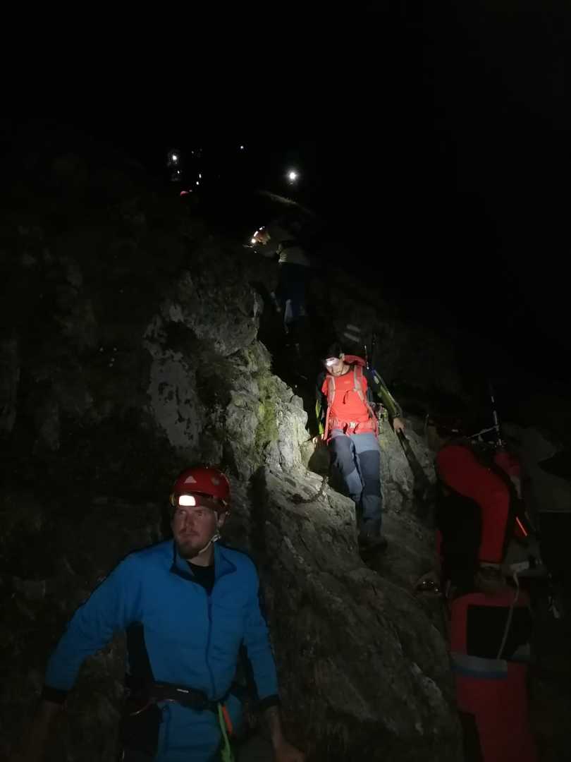 video: turiști cehi salvați din munții făgăraș de salvamontiști - unul dintre ei e rănit