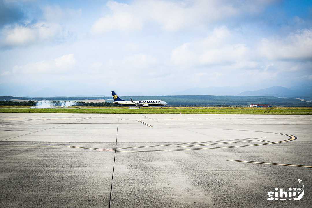 foto - premieră la sibiu. a decolat primul avion către bologna