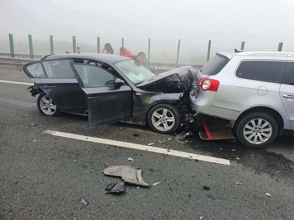 VIDEO FOTO - Carambol imens pe Autostrada Soarelui - Peste cincizeci de mașini avariate și 156 de persoane implicate