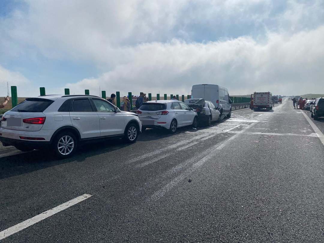 video foto - carambol imens pe autostrada soarelui - peste cincizeci de mașini avariate și 156 de persoane implicate