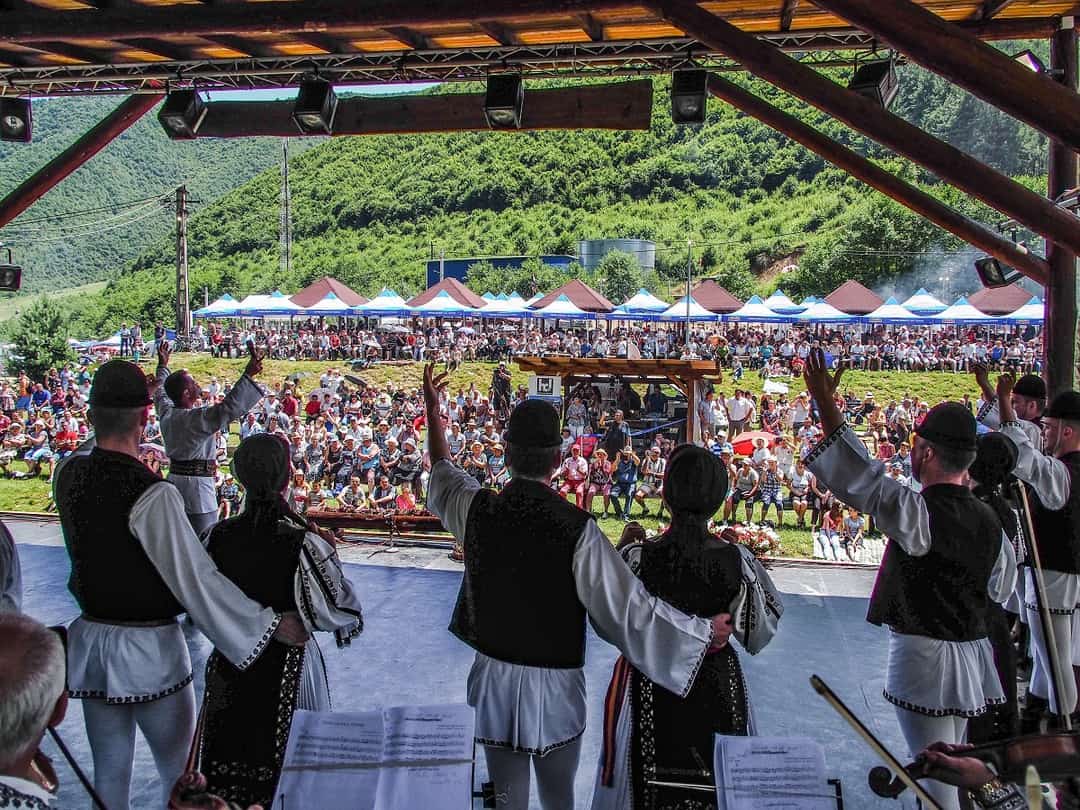 festivalul „bujorul de munte” se ține în weekend la gura râului
