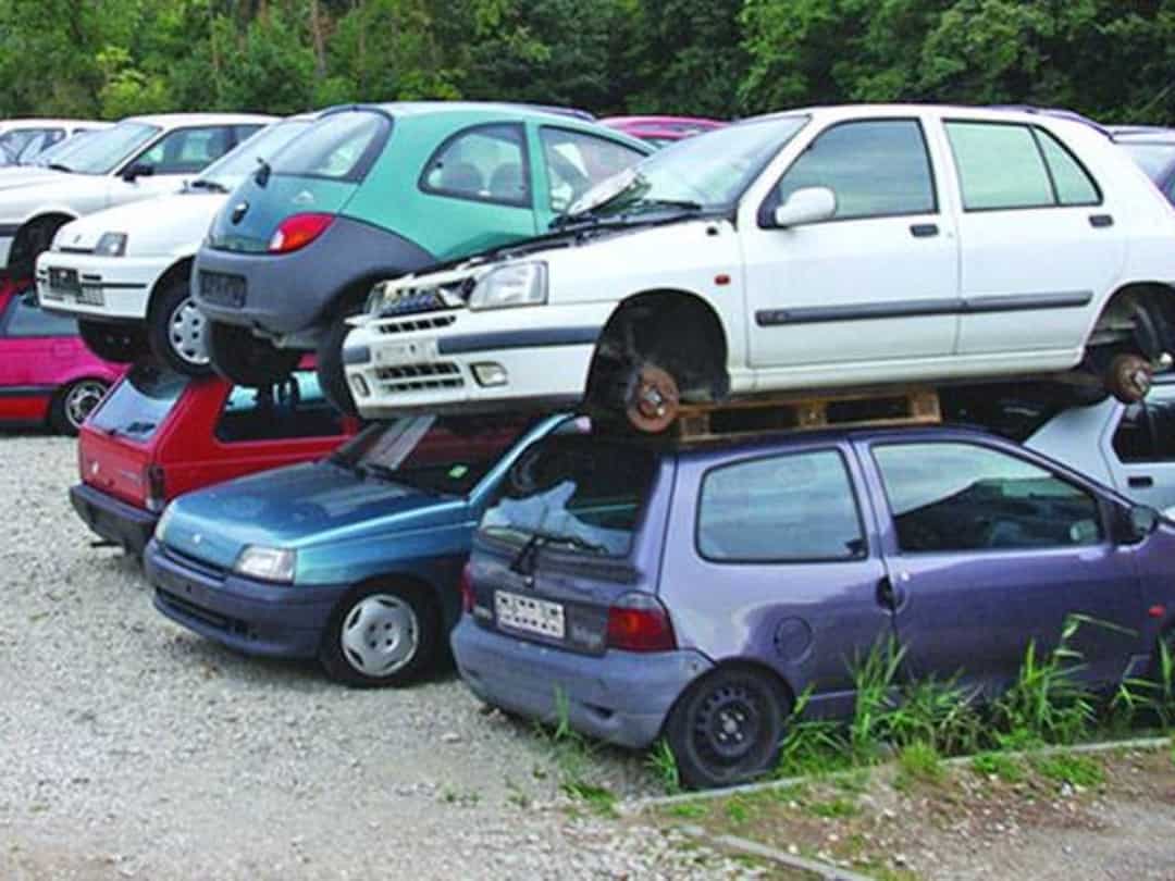 primăria vrea să vândă la fier vechi 16 mașini abandonate prin sibiu - prețul e cu puțin peste un leu per kilogram