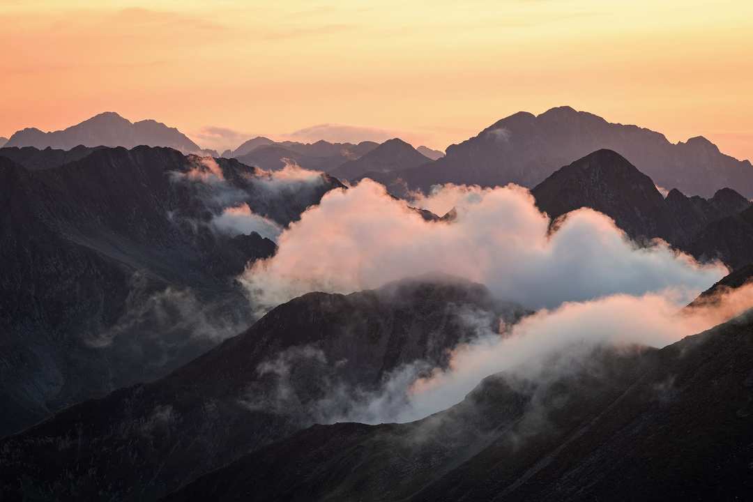 cele mai frumoase fotografii ale munţilor făgăraş pot fi admirate la avrig şi la sibiu