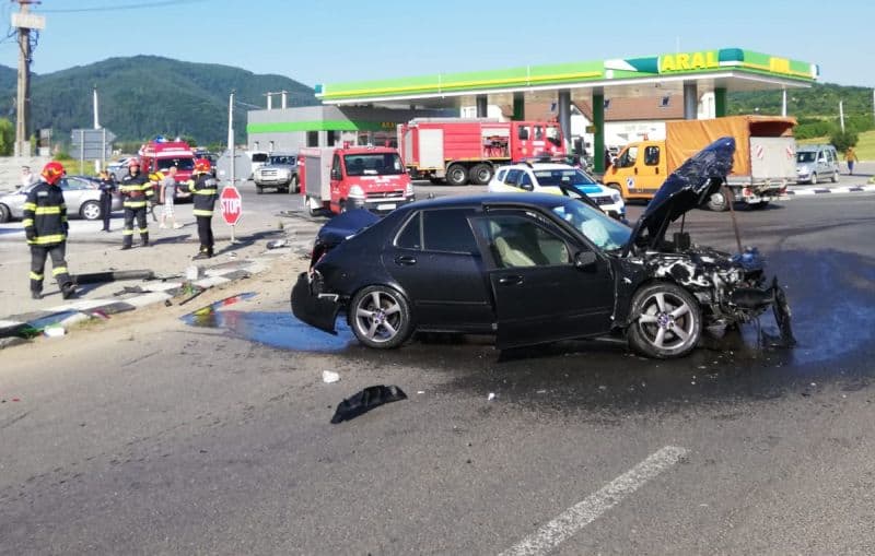 foto accident la săliște - doi șoferi răniți