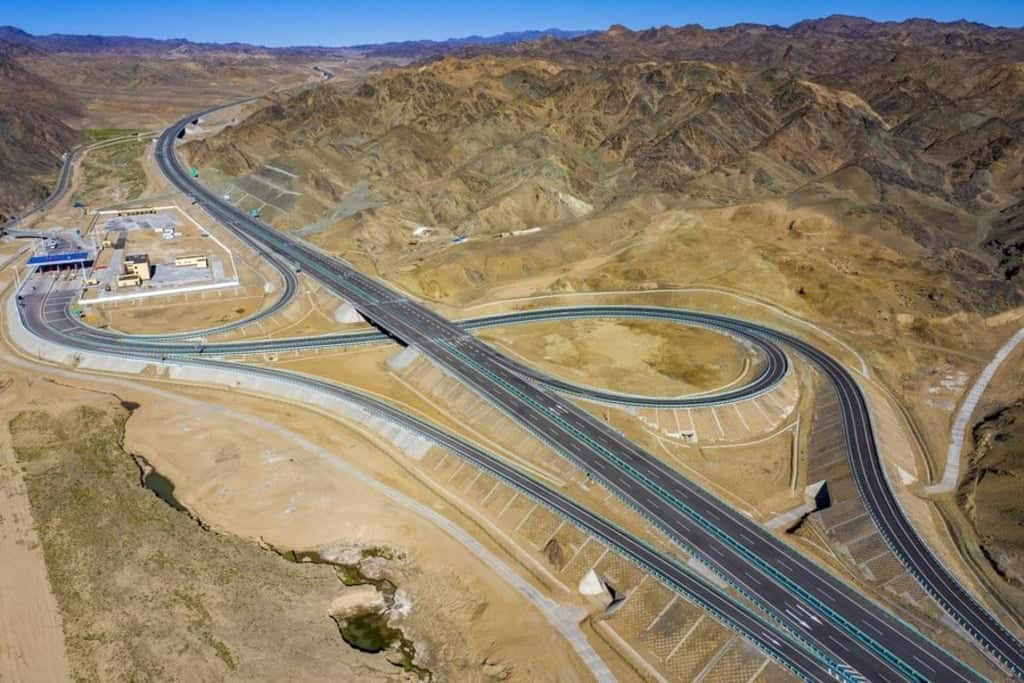 s-a deschis cea mai lungă autostradă din lume prin deșert și leagă două provincii din china
