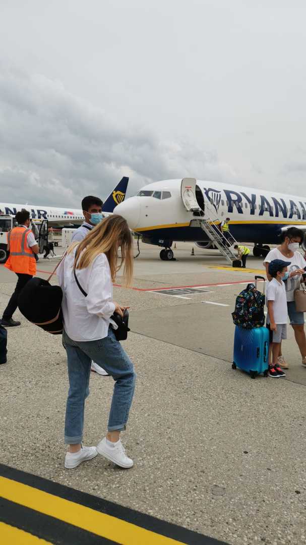 foto: probleme la avionul de pe ruta treviso - sibiu. „ne-au schimbat aeronava”