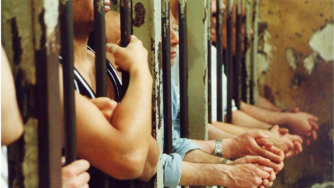 italia - deținuți bătuți cu brutalitate de către gardieni