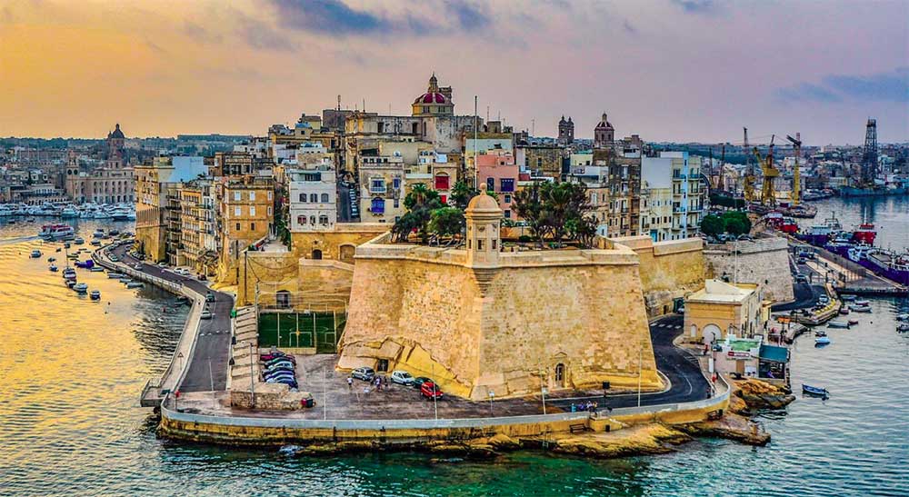 malta își închide granițele pentru călătorii nevaccinați. decizia contravine regulilor europene
