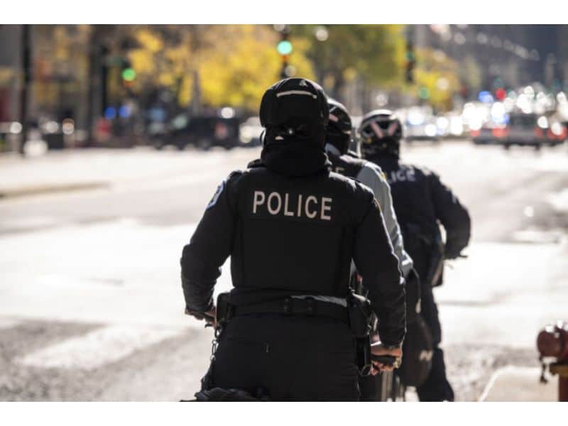 un polițist din new york a salvat o persoană înjunghiată cu ajutorul unei pungi de chipsuri