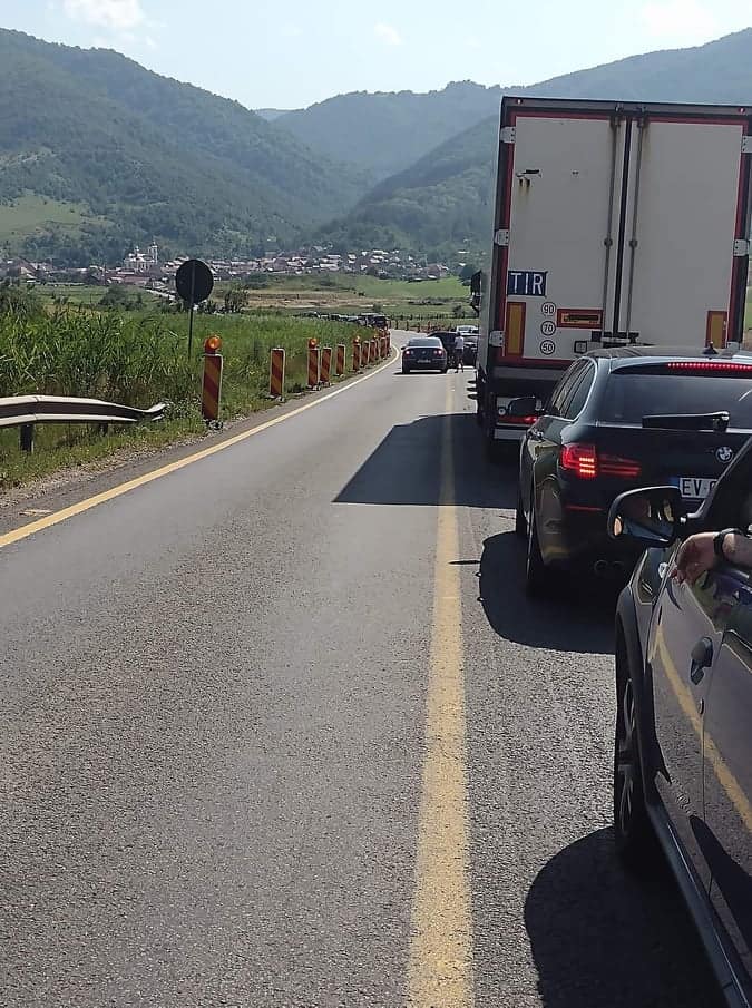 Aglomerație pe DN1 și pe Valea Oltului - Trafic bară la bară și cozi de peste 30 de kilometri